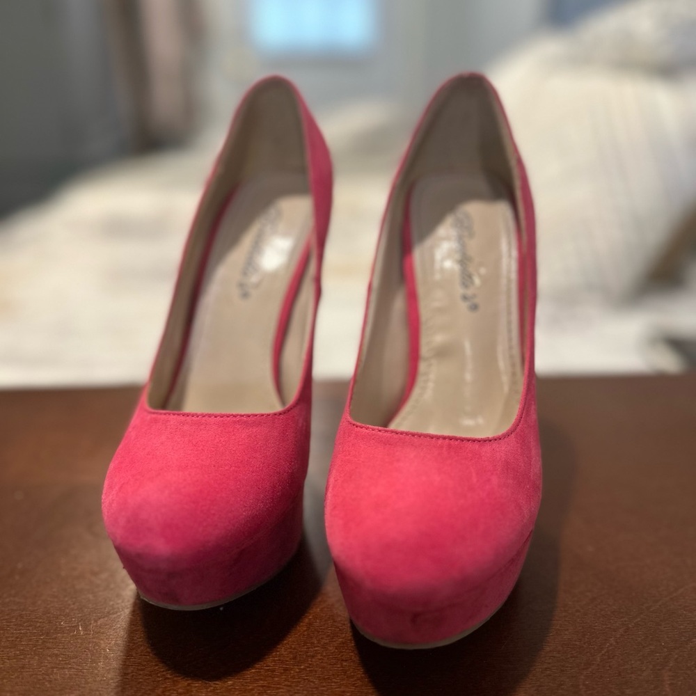 Breckelles Pink High Heel Pumps